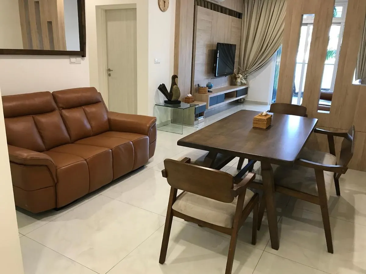Rebec 5Pax At Aeon,Toppen,Ikea Tebrau Apartment Johor Bahru Malaysia